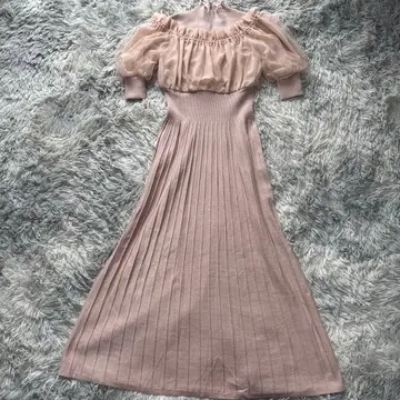 머큐리 듀오 이소재 도킹 오프숄더 니트 하프 슬리브 원피스 새상품급