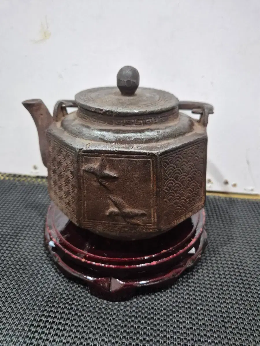 Antique cast iron kettle collectible
