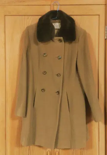 Aylesbury 베이지 더블 브레스트 울 코트