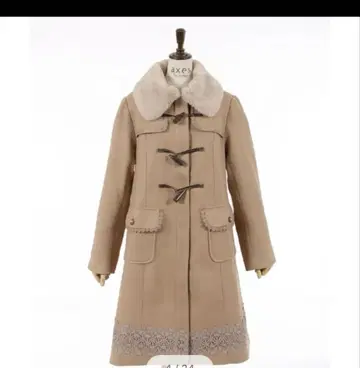 [ 하자품 ] 엑시즈팜 퍼 달린 레이스 사용 더플 코트 베이지 L