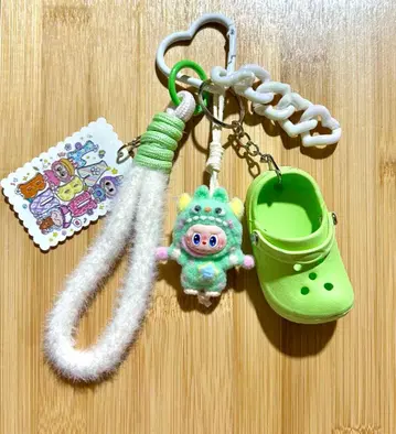 그린 컬러 크로그형 키링 러브브 캐릭터