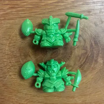 건담 지우개 카키 2체