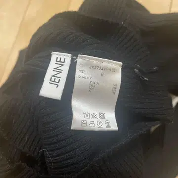JENNE 리브 터틀넥 스웨터 M 사이즈