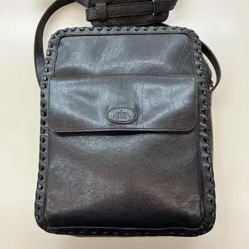 이비자 블랙 가죽 숄더백