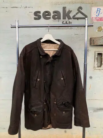 다크 브라운 가죽 자켓