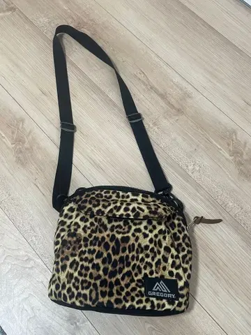 GREGORY 레오파드 무늬 숄더백