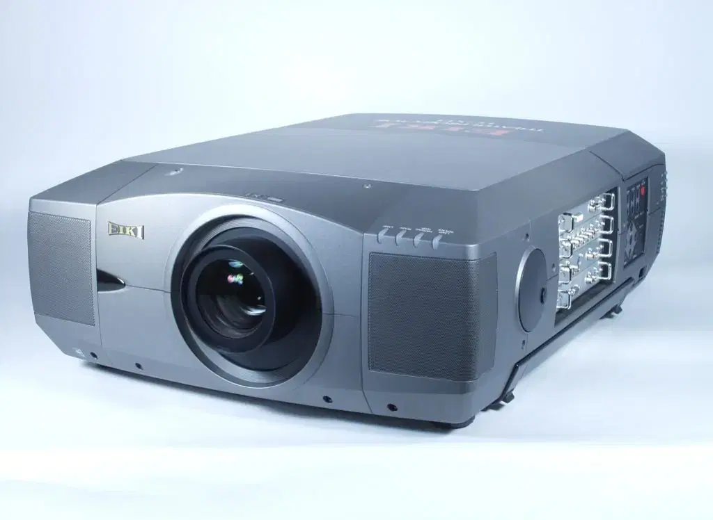 Aiki LC-XT3 High Brightness 10000 ANSI Used Beam Projector