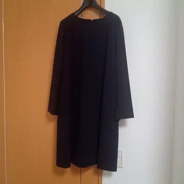 네이비 긴팔 무릎 기장 원피스