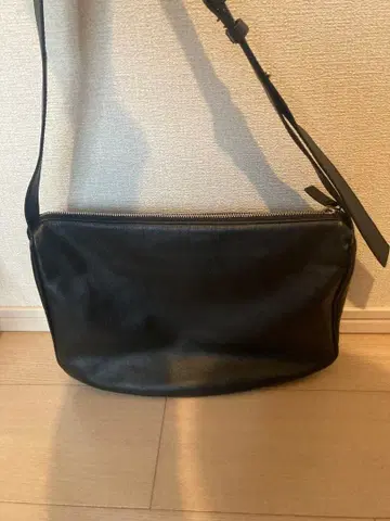 새상품급 ear PAPILLONNER 스와로 바닥 숄더백 블랙