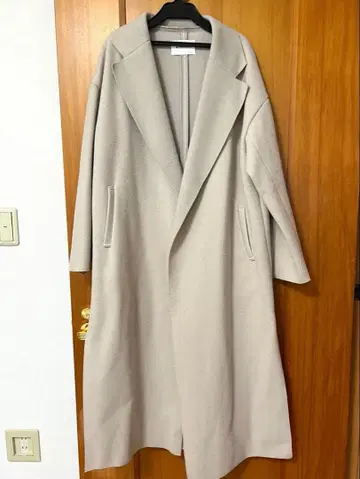베이지 롱 코트 사이드 포켓 포함