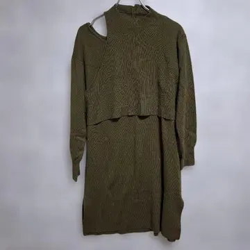 어반 리서치 오프숄더 니트 미니 원피스 카키색