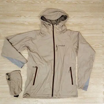 새상품급 몽벨 라이트 쉘 파카 M 사이즈 여성용 베이지