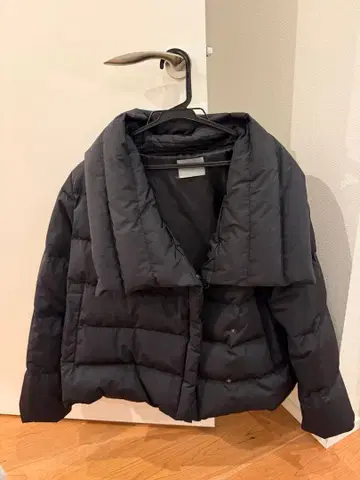 theory luxe 블랙 다운 자켓 40