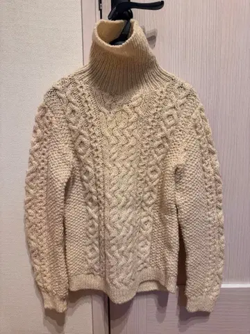 웰베크 페루 니트 케이블 니트 터틀 하이넥