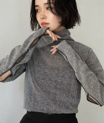 실버 시어 터틀넥 탑