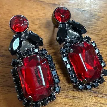 안나수이 ANNA SUI 레트로 스타일 빨간색과 블랙 귀걸이