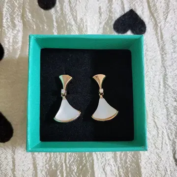 화이트 골드 부채 쉘 귀찌