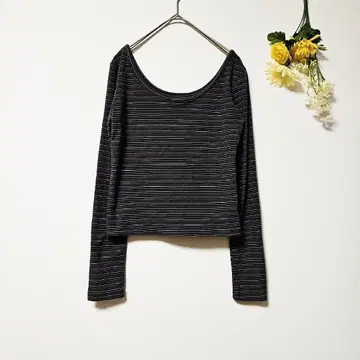 새상품급 [ UGIPAL ] 긴팔 T셔츠 보더 무늬 U넥 등 트임