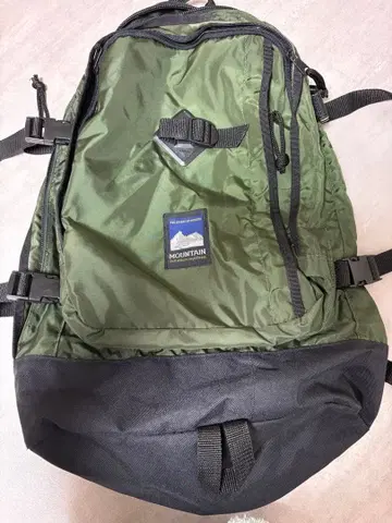 MOUNTAIN 올리브 그린 백팩
