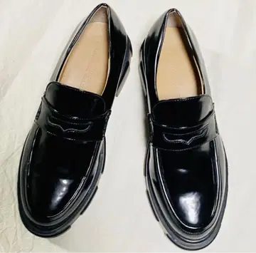 그린 라벨 릴랙싱 통굽 로퍼 에나멜