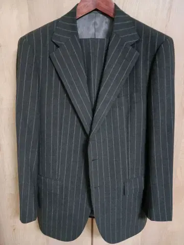 고급 소버린 그레이 초크 스트라이프 수트