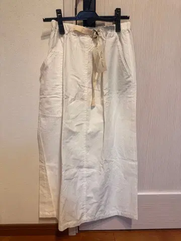 루미노아 뒤 슬릿 스커트 미사용 새상품