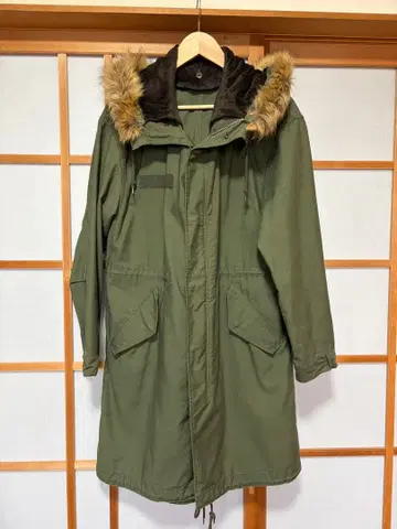 올리브 그린 퍼 포함 모즈 코트