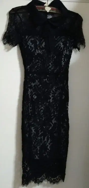 블랙 레이스 무릎 기장 원피스