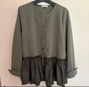 가격 인하 중 컷 조젯 밑단 절개 블라우스