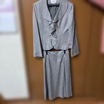 프릴 장식 수트 스커트 티셔츠