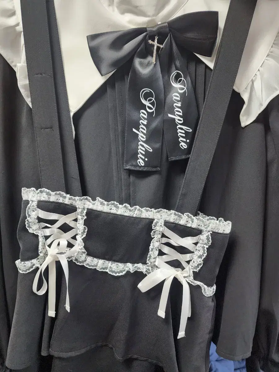 Official site sold out Lizlisa Fium Ankruse Blouse Spindle Skirt