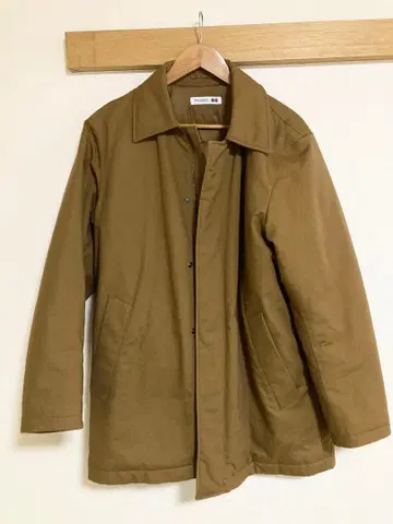 유니클로 JW Anderson 패딩 하프 코트 M 사이즈 브라운