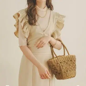 앙브르네쥬 슬리브리스 블라우스 베이지 소매 프릴 뷔스티에