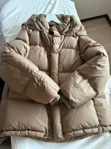 Hakuu 베이지 다운 후드 탈부착 가능