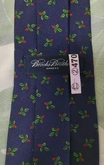 Brooks Brothers 네이비 크리스마스 패턴 넥타이 호랑가시나무