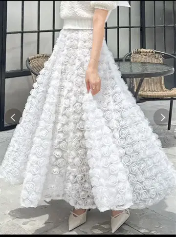 dazzlin 모티브 볼륨 플레어 스커트