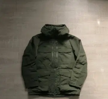 M 유니클로 화이트 마운티니어링 하이브리드 다운 오버사이즈 파카