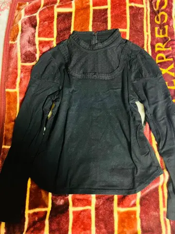 [ 거의 새상품 ] 샤를르 테 블랙 티셔츠