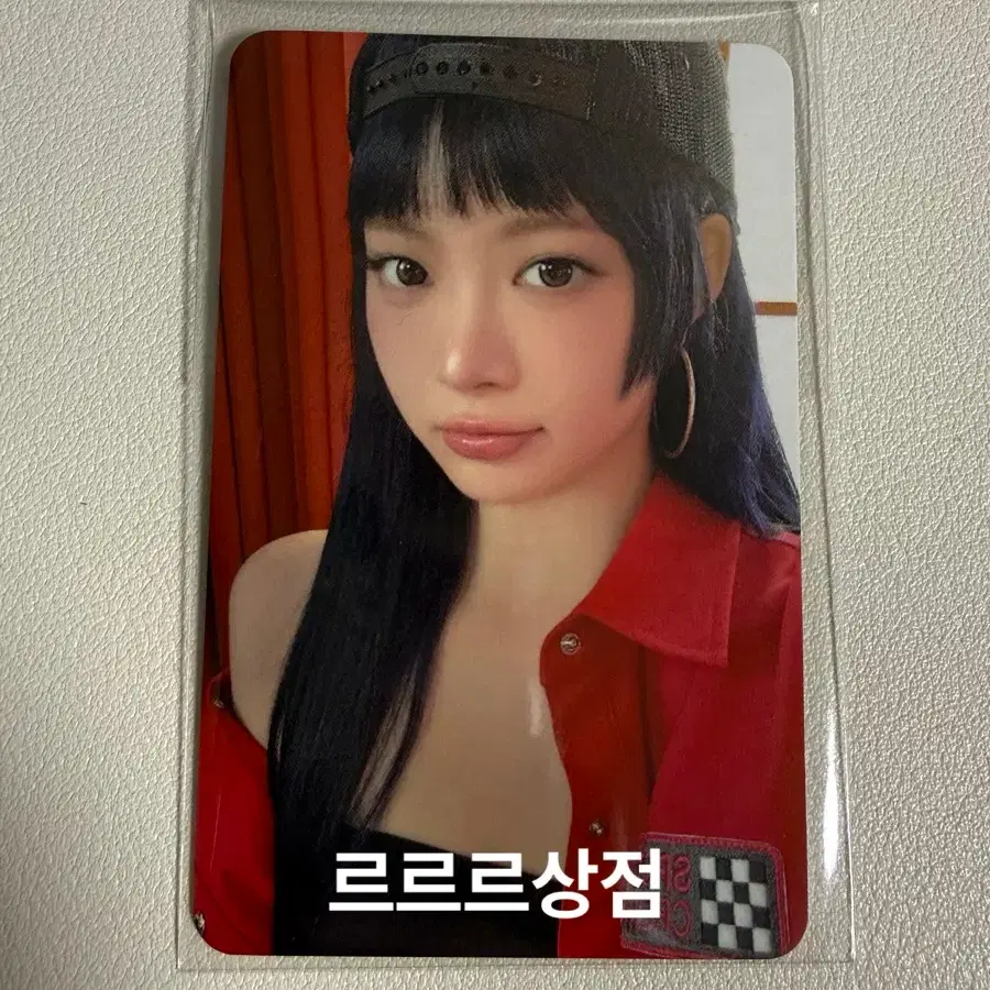 ルセラフィム ウンチェEunchae 홍은채　ラキドロ　トレカ LE SSERAFIM（ルセラフィム・ルセラ）ホン・ウンチェ(HONG EUNCHAE