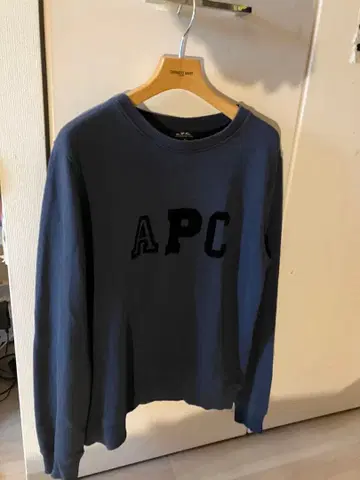 A.P.C. 로고 맨투맨 사이즈 S 다크 블루