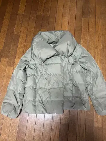 그레이 후드 부착 다운 자켓