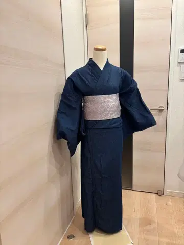 데님 기모노와 쿠루리의 꽃무늬 반폭 오비 세트