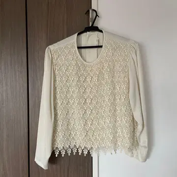 아이보리 레이스 긴팔 상의 일본제