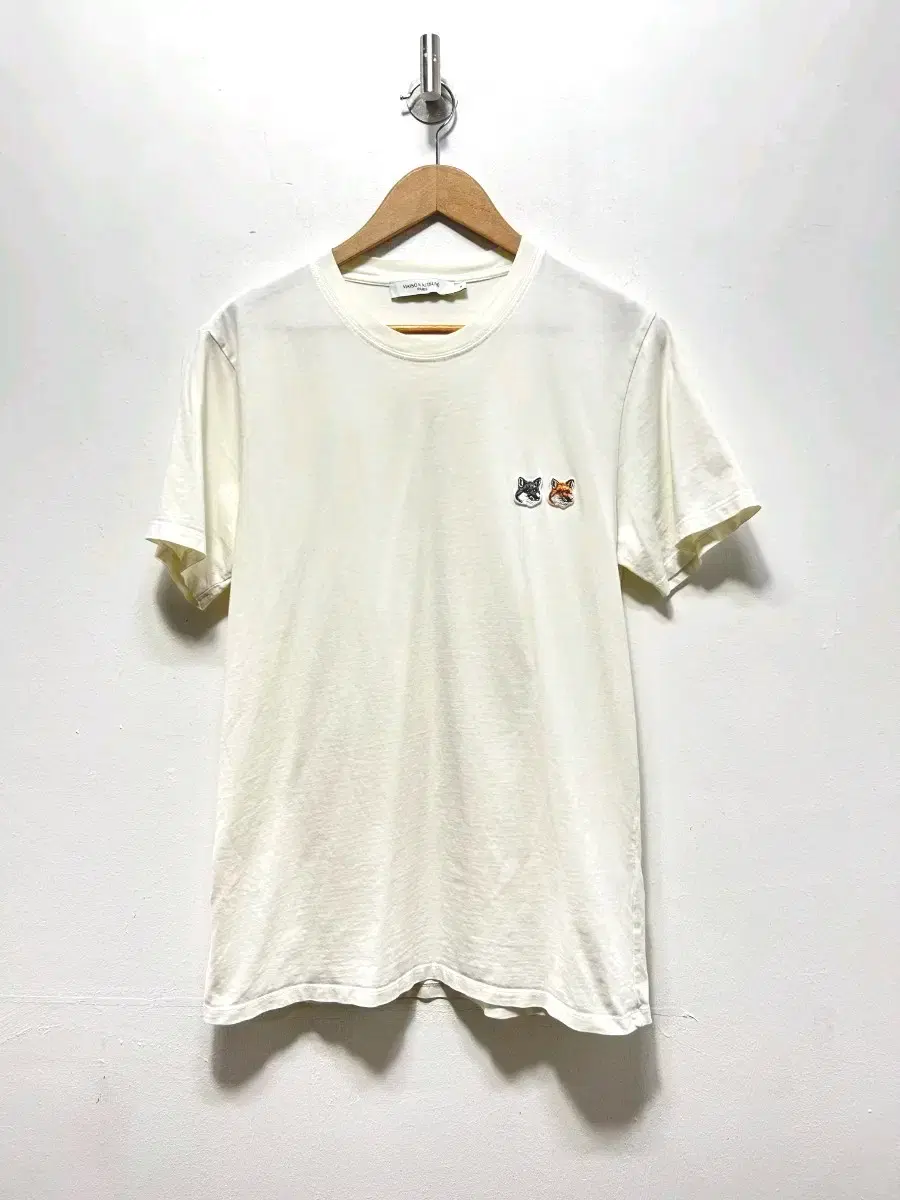 M Maison Kitsuné Double Fox Short Sleeve T-shirt Ivory