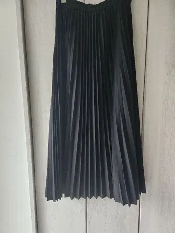 미사용 새상품 mizuiro ind 블랙 플리츠 롱 스커트