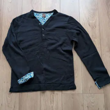 TAKEO KIKUCHI 네이비 니트 V넥