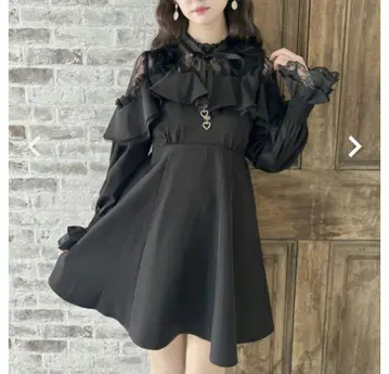 11/15까지 가격 인하 정가 12100엔 레이스 절개 플레어 원피스