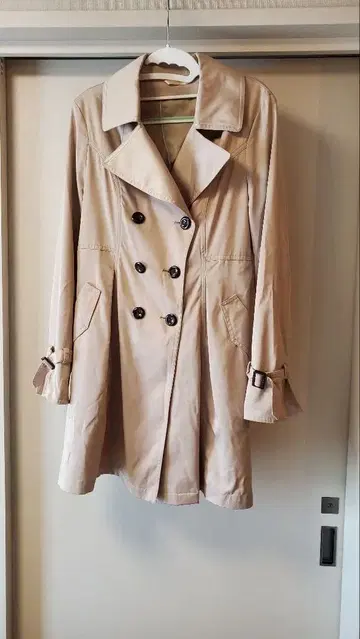 베이지 트렌치코트 허리 벨트 포함