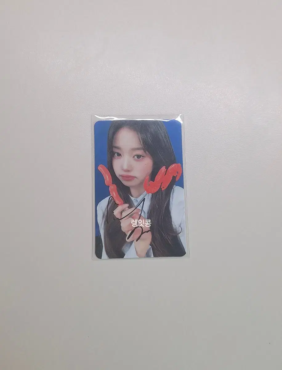 Selling Ive Scout sign photocard!