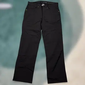 UNDER ARMOUR 스트레치 블랙 팬츠 새상품급